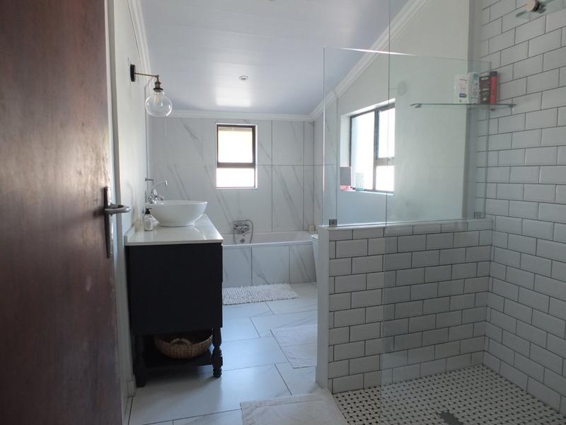 To Let 4 Bedroom Property for Rent in Dormehls Drift Western Cape